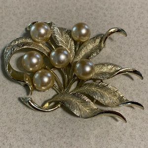 Emmons gold tone faux pearl broach